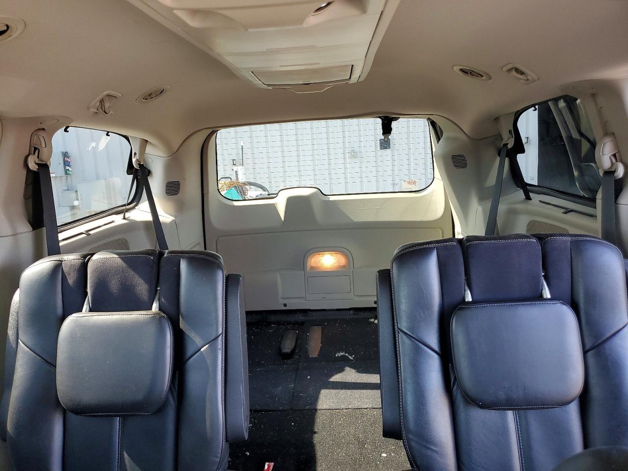 2011 CHRYSLER MINIVAN