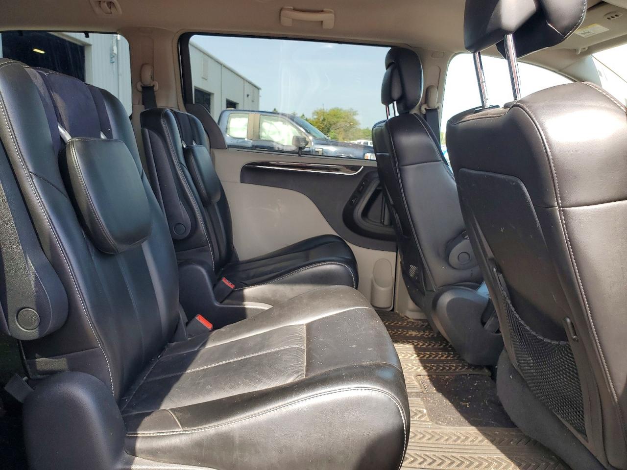 2011 CHRYSLER MINIVAN