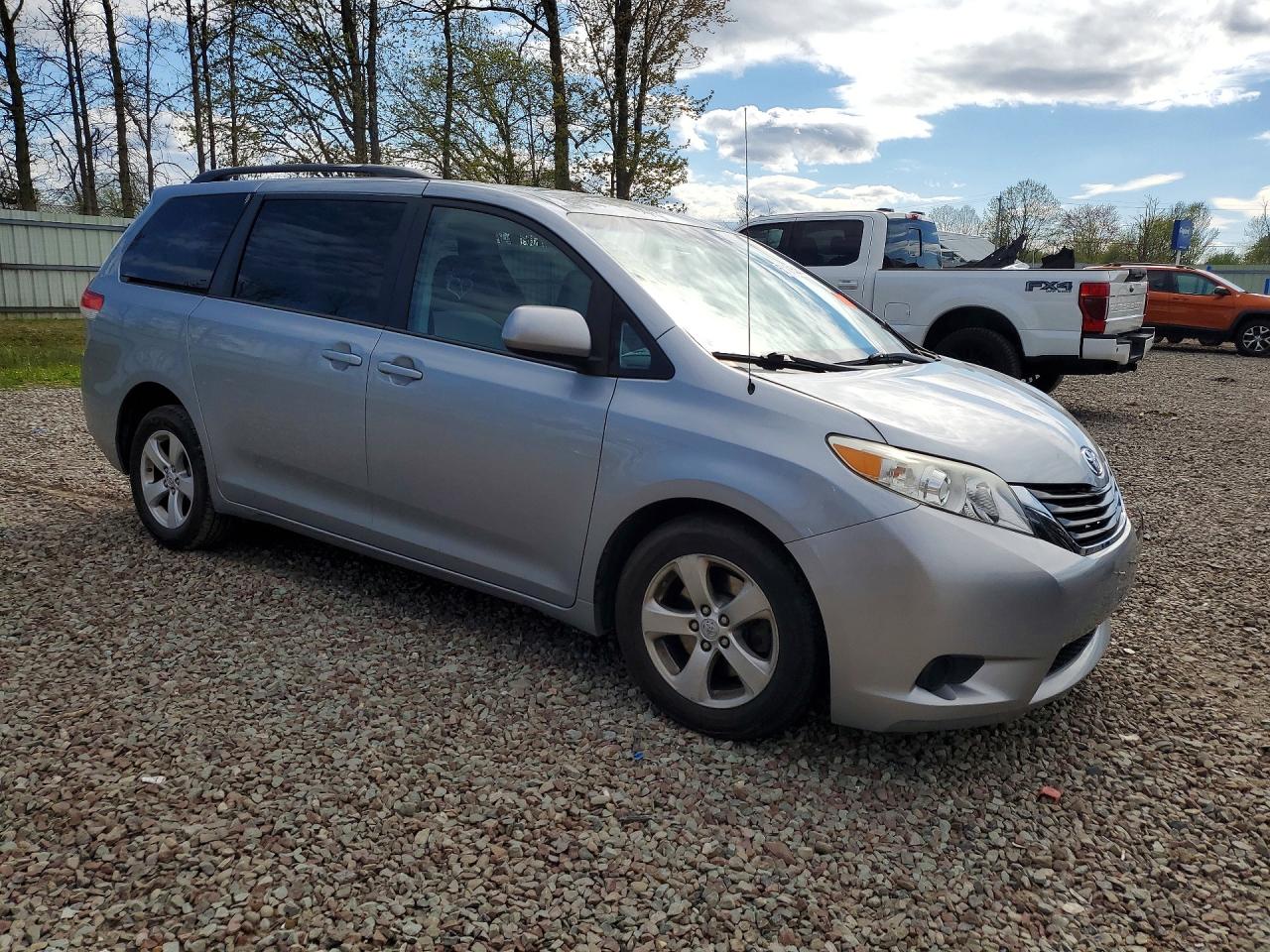 2013 TOYOTA SIENNA