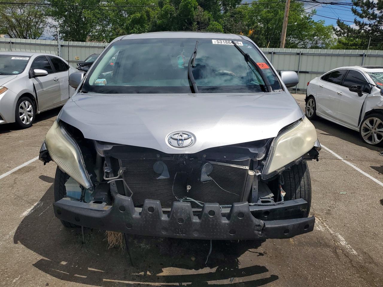2011 TOYOTA SIENNA