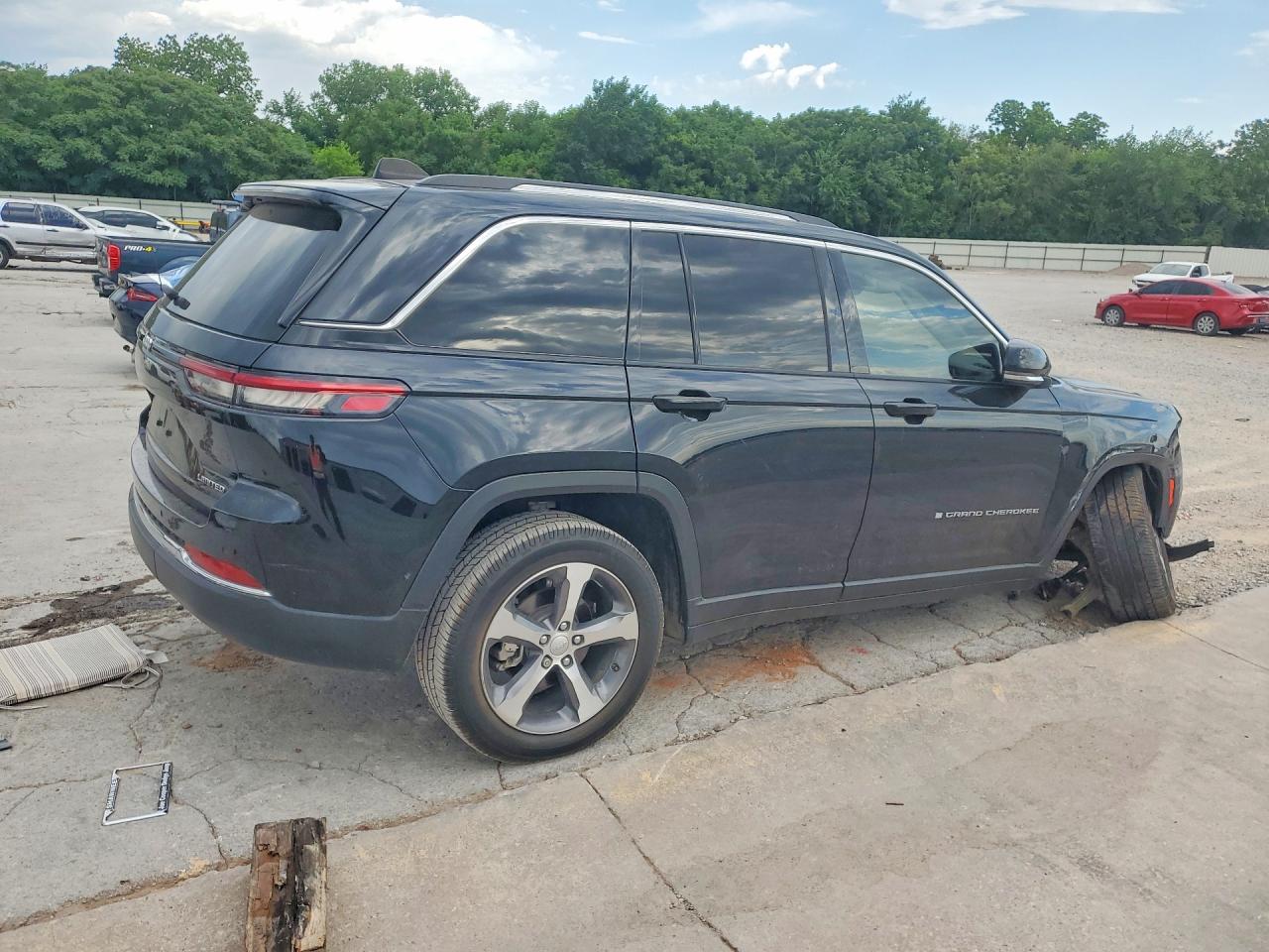 2023 JEEP CHEROKEE