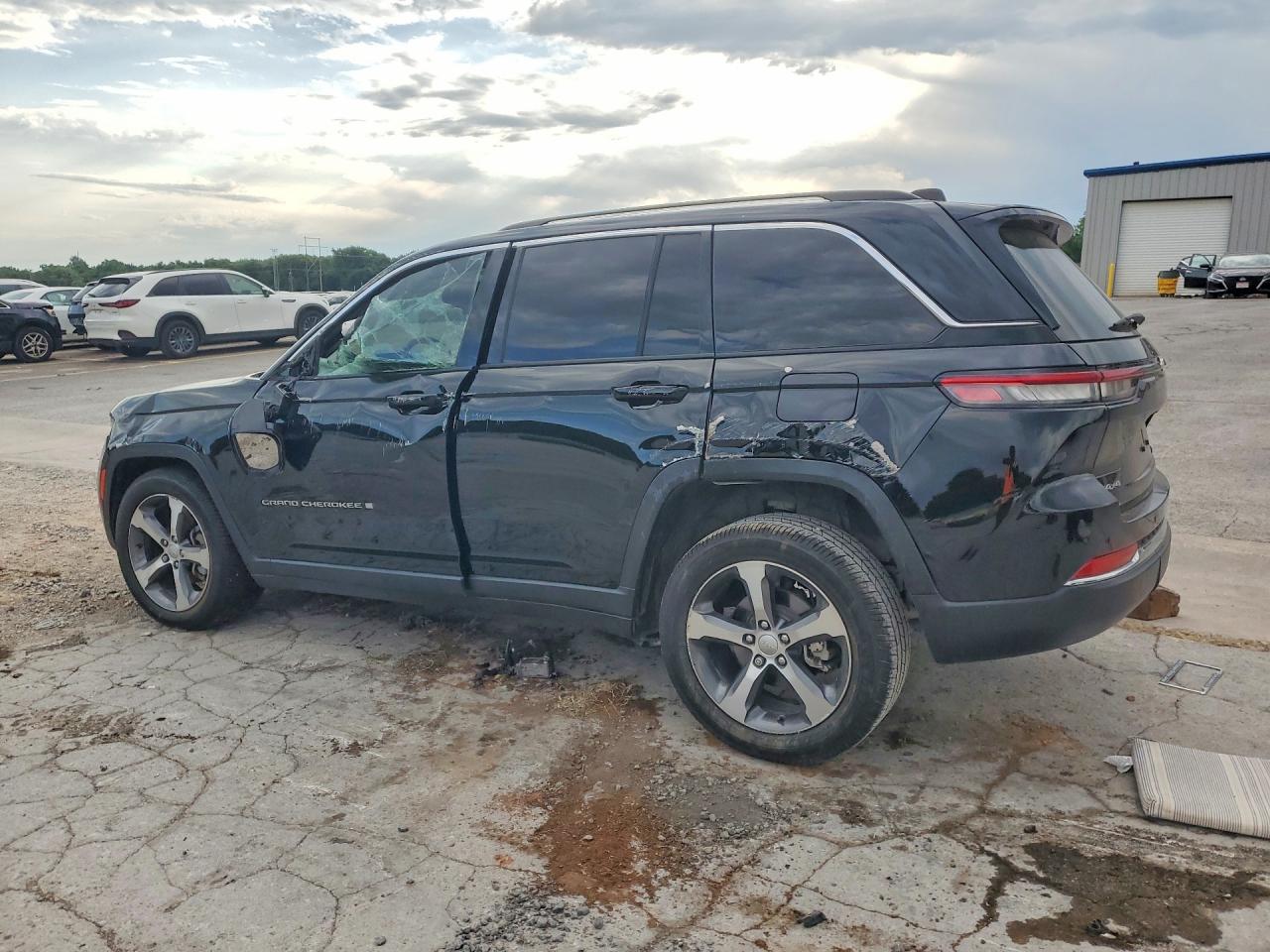 2023 JEEP CHEROKEE