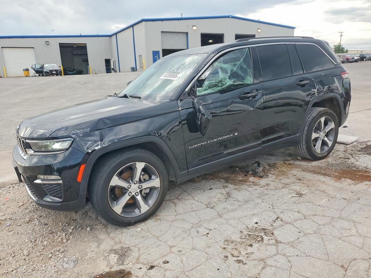 2023 JEEP CHEROKEE