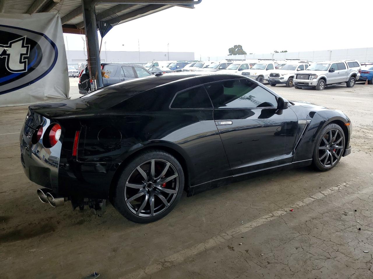 2016 NISSAN GTR