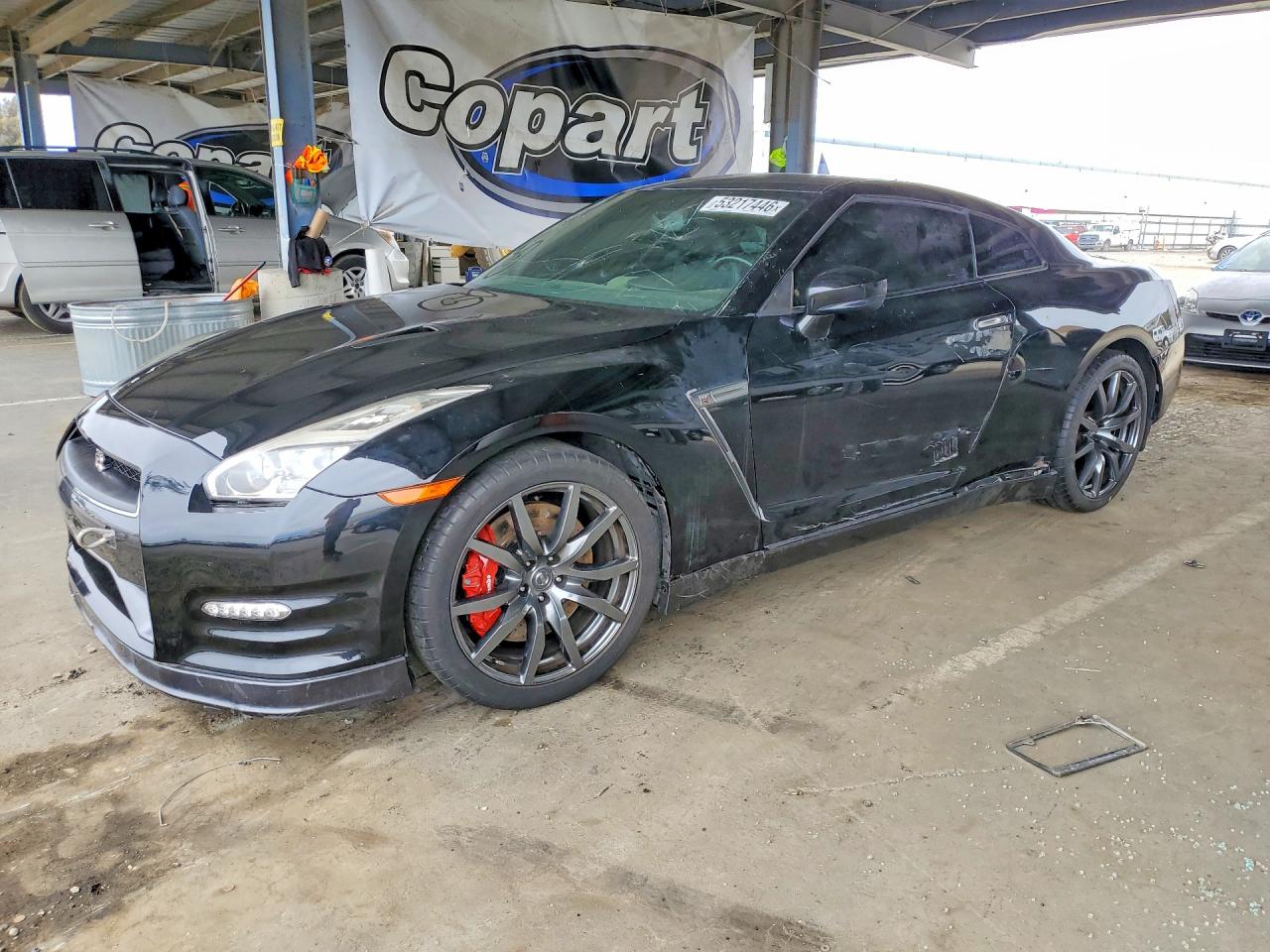 2016 NISSAN GTR