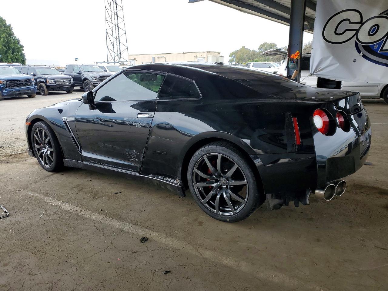 2016 NISSAN GTR