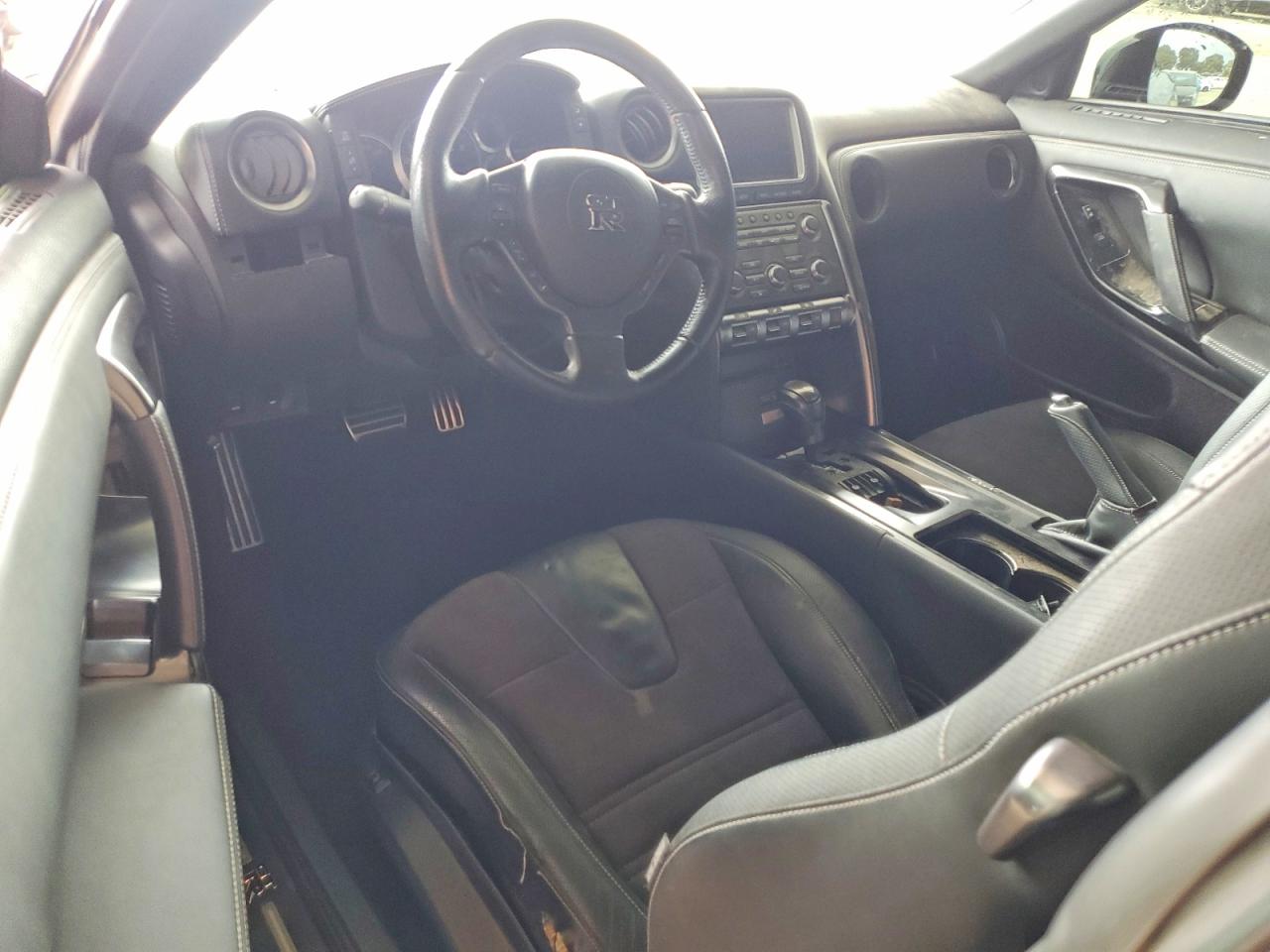 2016 NISSAN GTR