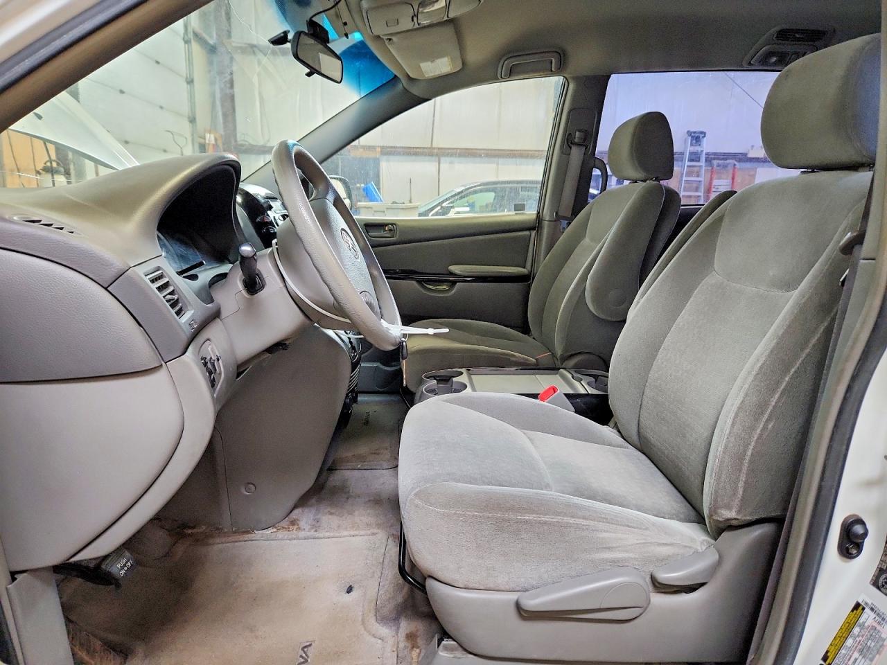2005 TOYOTA SIENNA