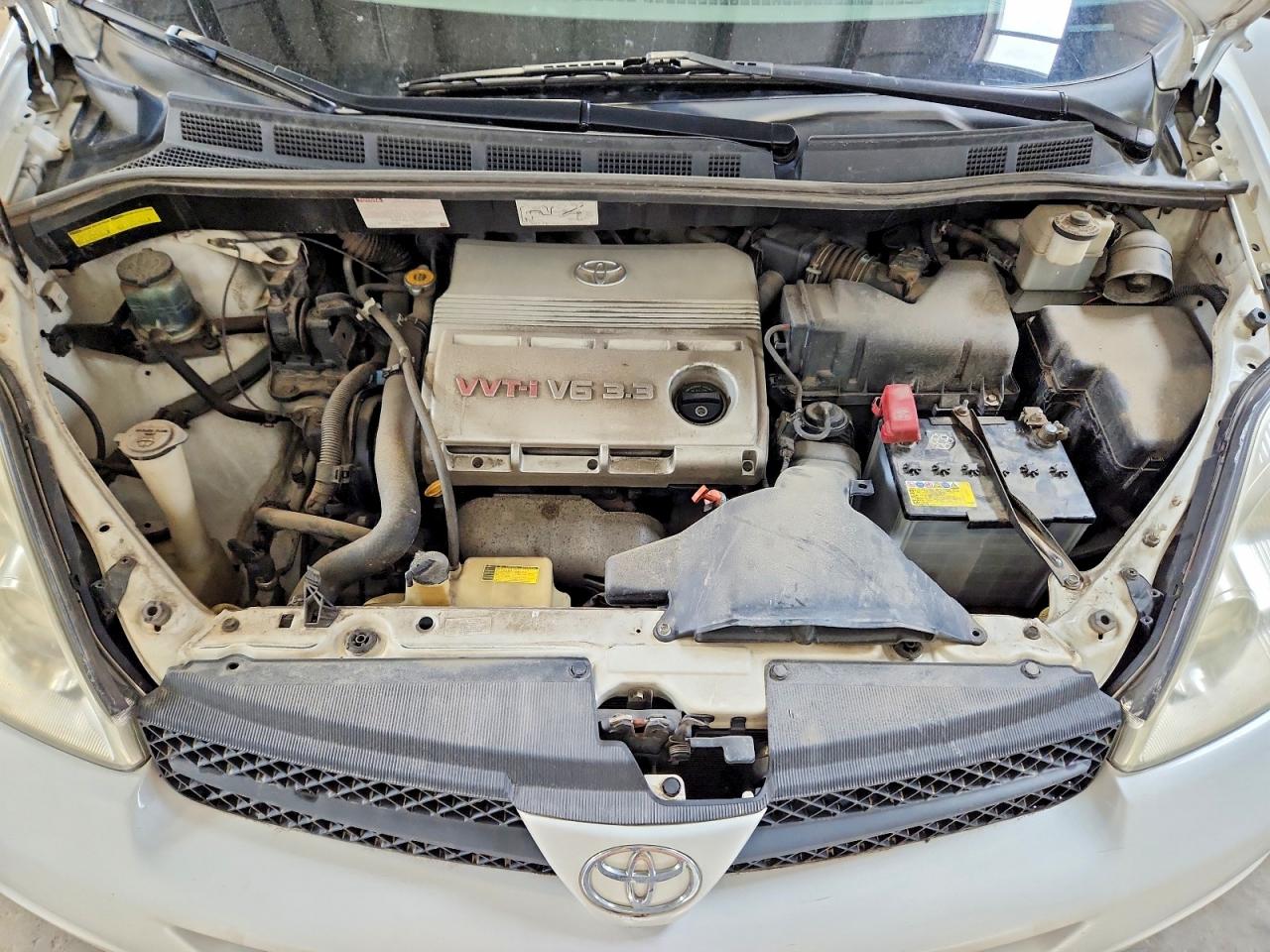 2005 TOYOTA SIENNA