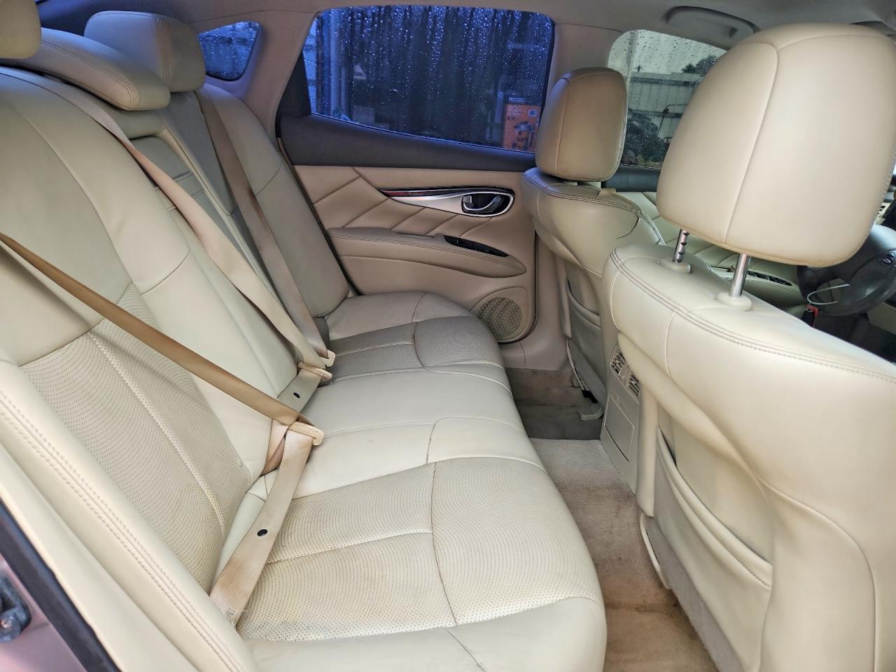 2012 INFINITI M37