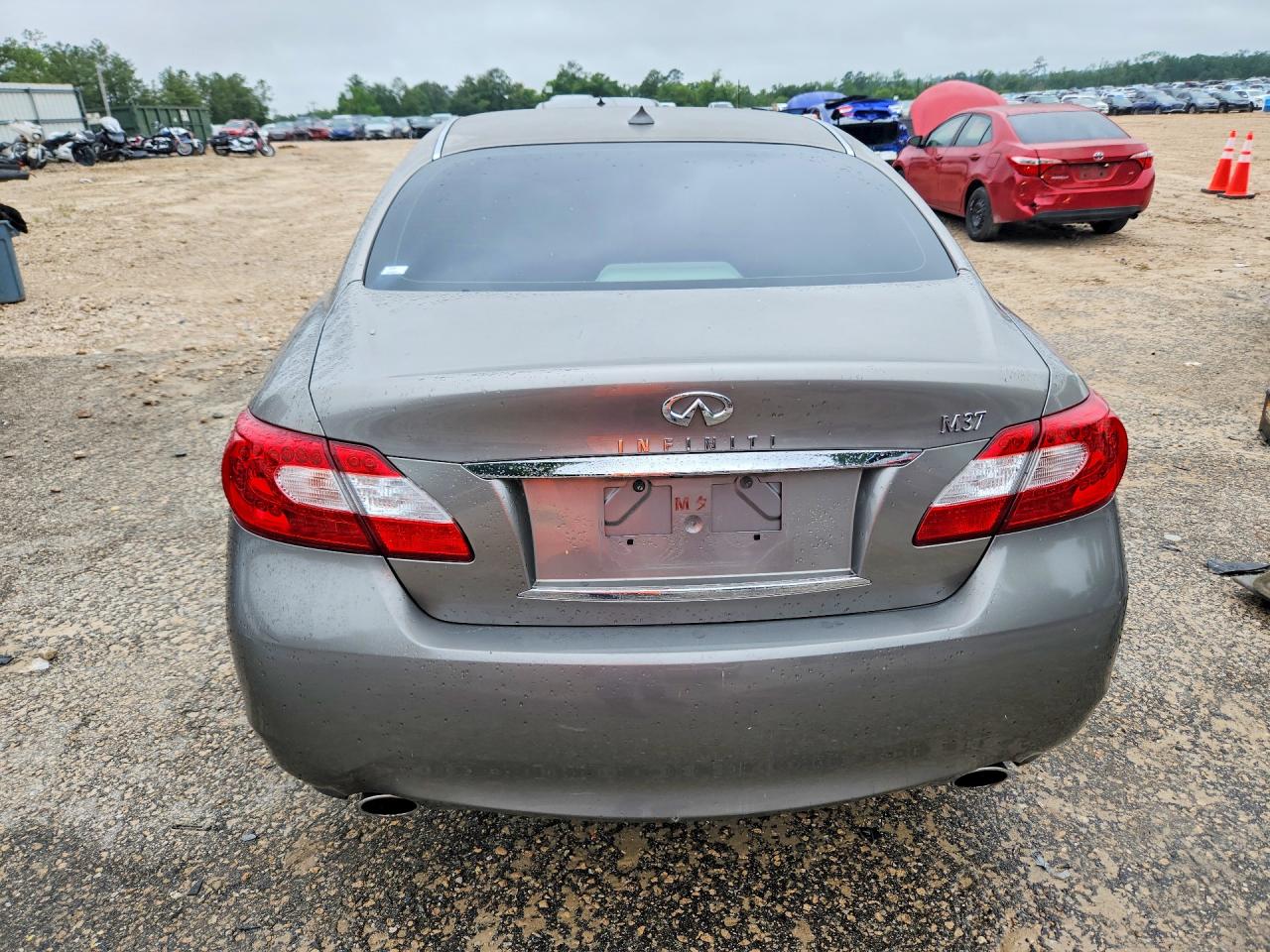 2012 INFINITI M37