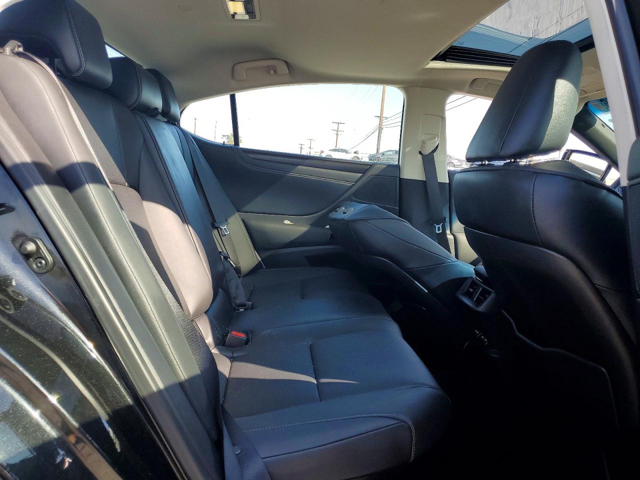 2025 LEXUS ES300