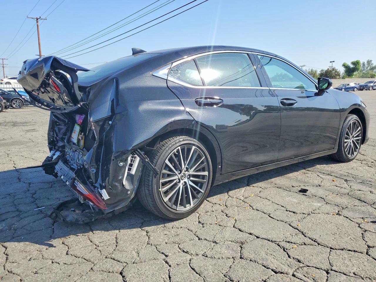 2025 LEXUS ES300