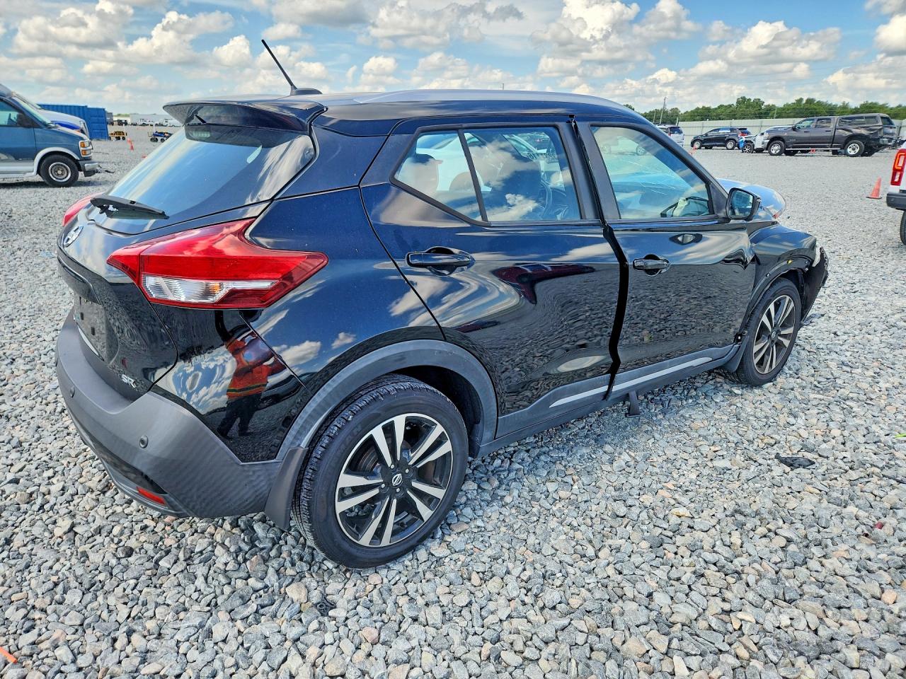 2020 NISSAN KICKS