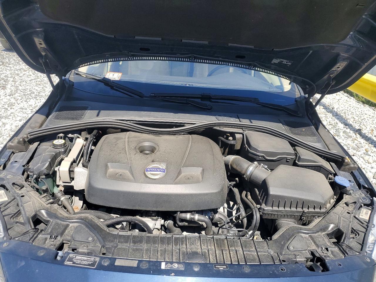 2015 VOLVO S60