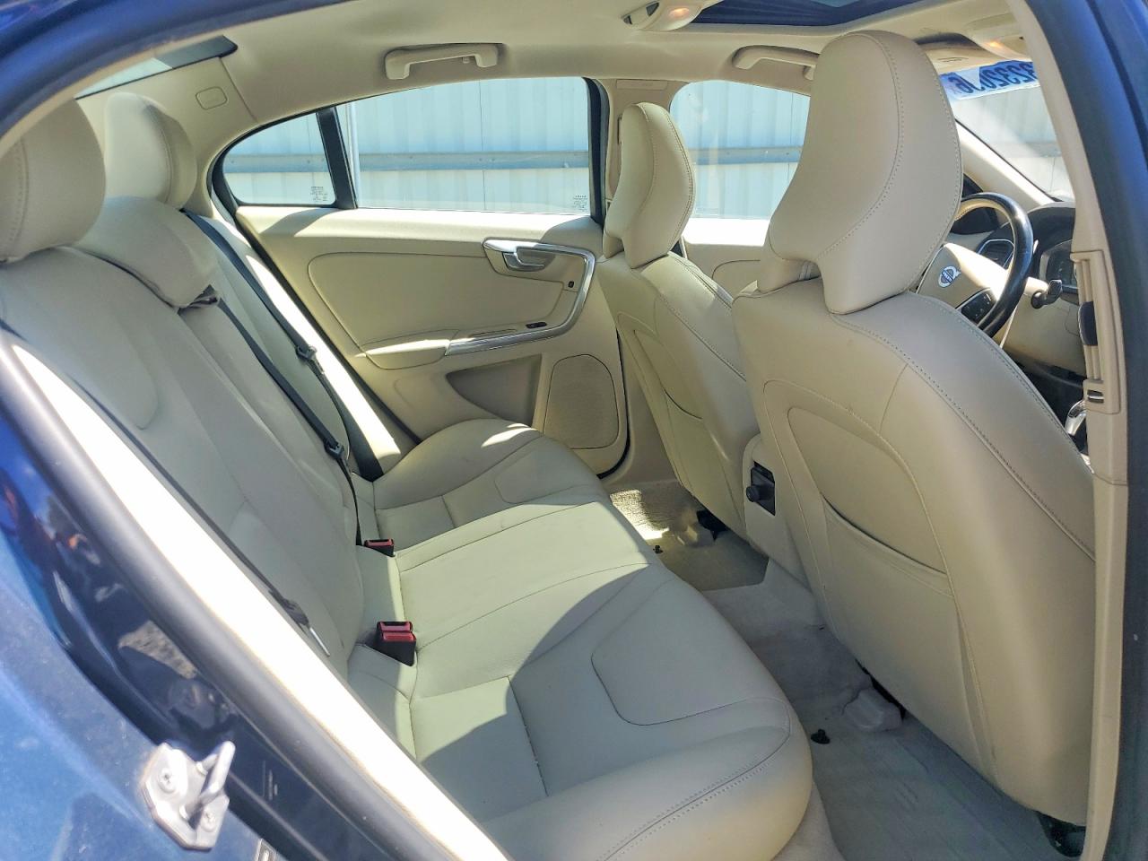 2015 VOLVO S60
