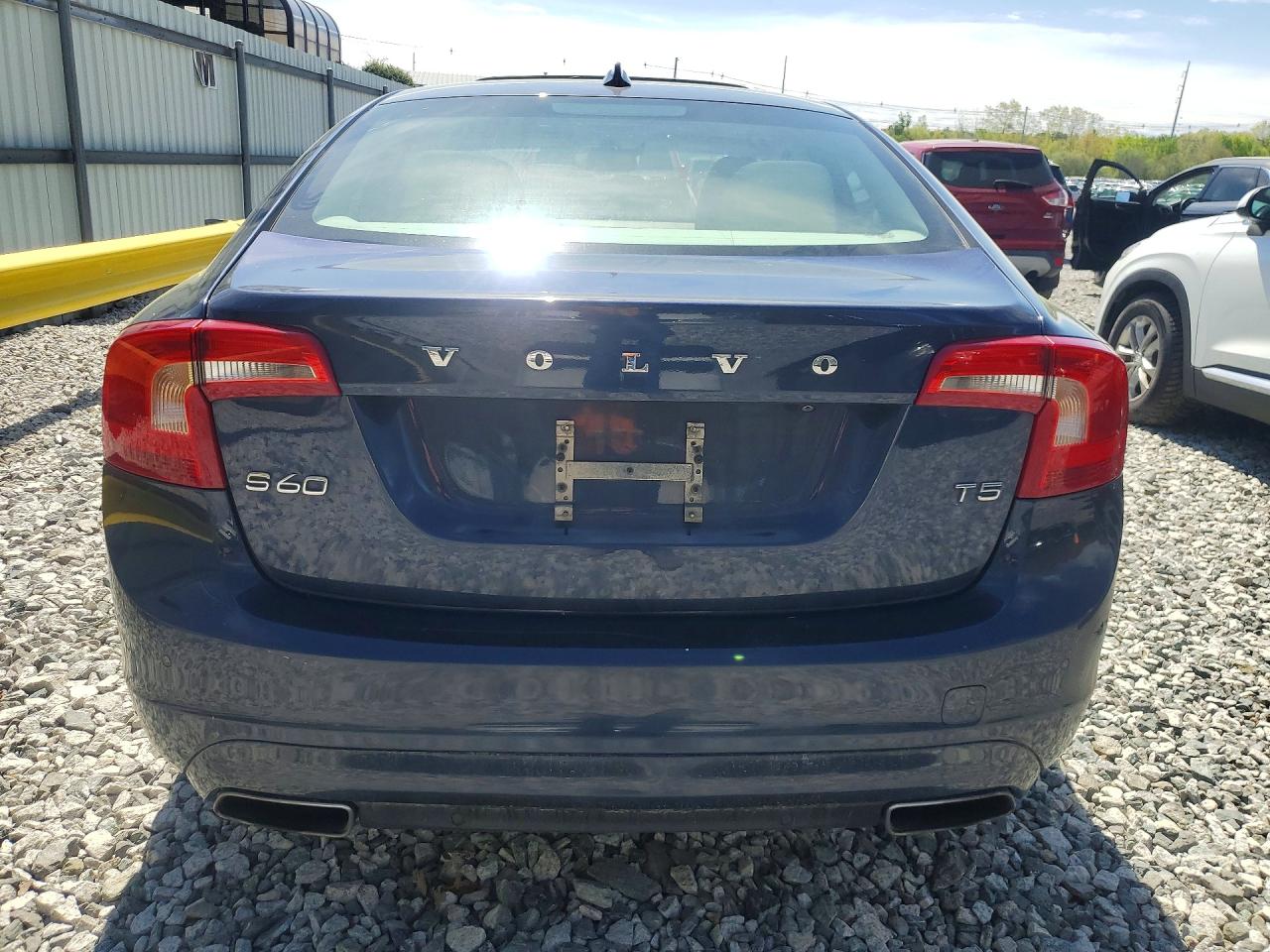 2015 VOLVO S60