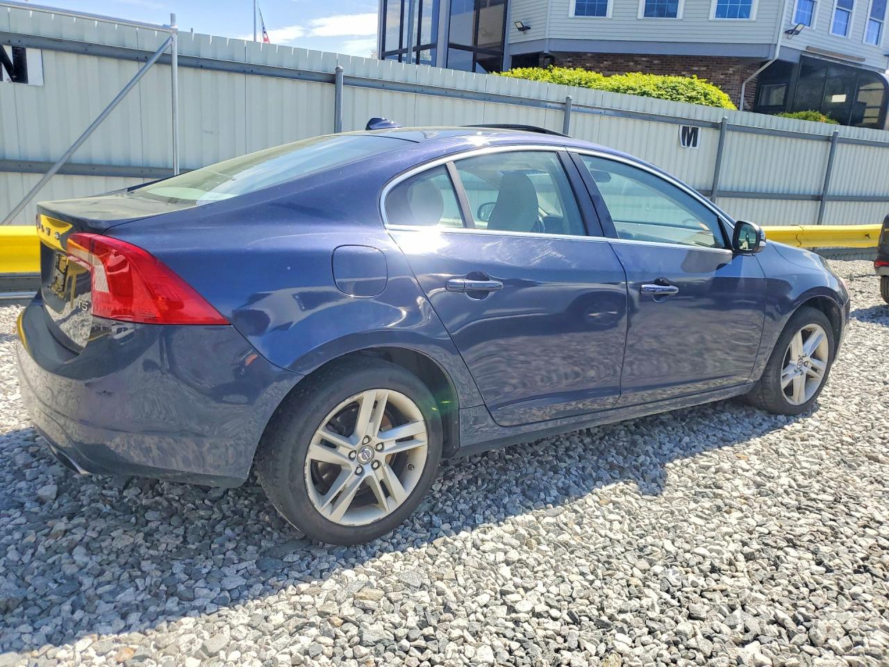 2015 VOLVO S60