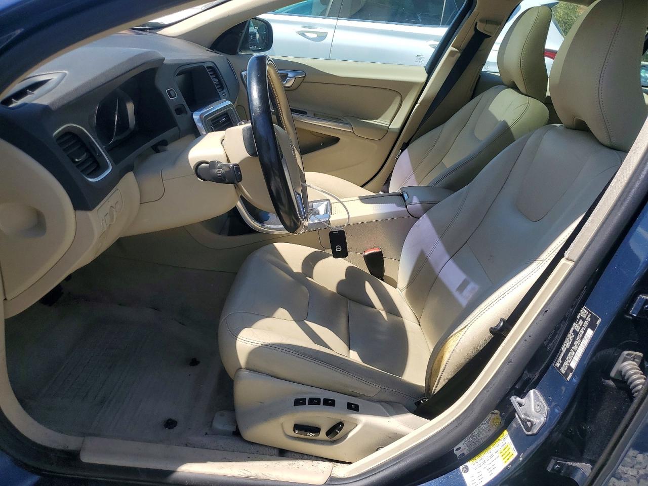 2015 VOLVO S60