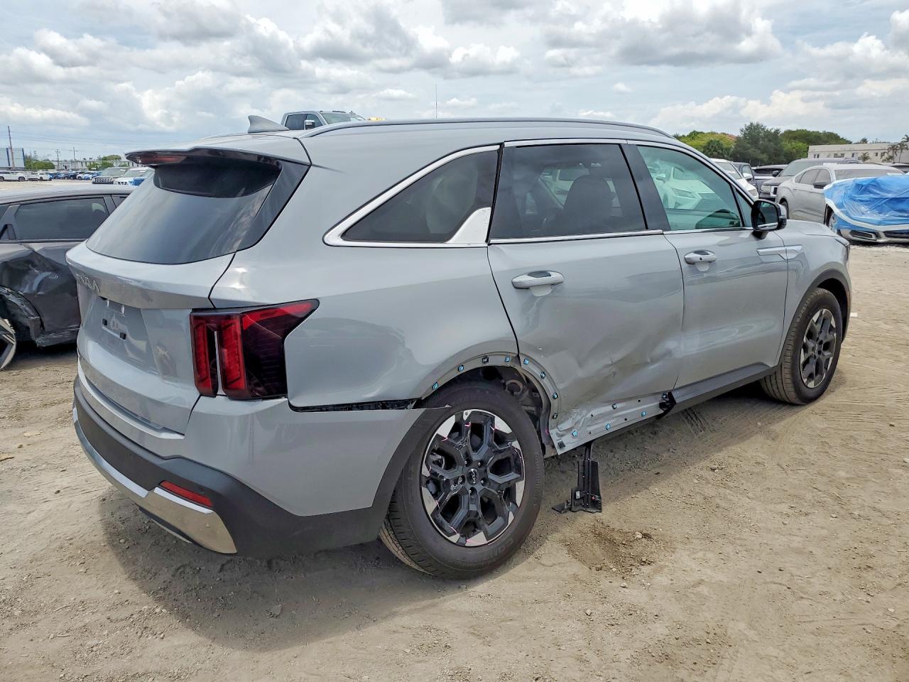 2025 KIA SORENTO