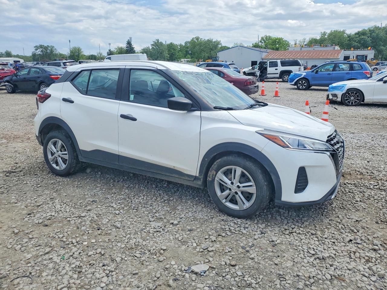 2023 NISSAN KICKS