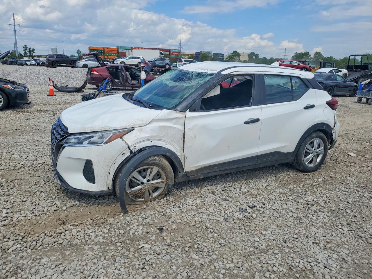 2023 NISSAN KICKS