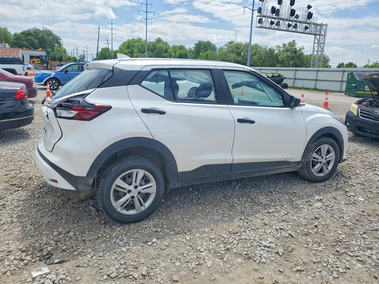 2023 NISSAN KICKS