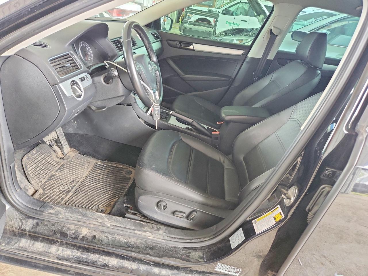 2013 VOLKSWAGEN PASSAT