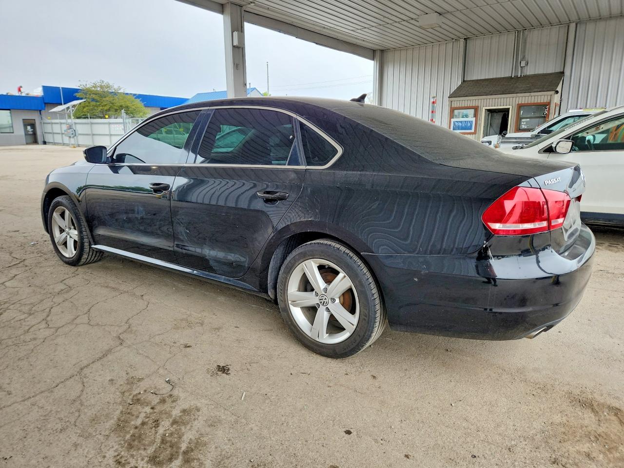 2013 VOLKSWAGEN PASSAT