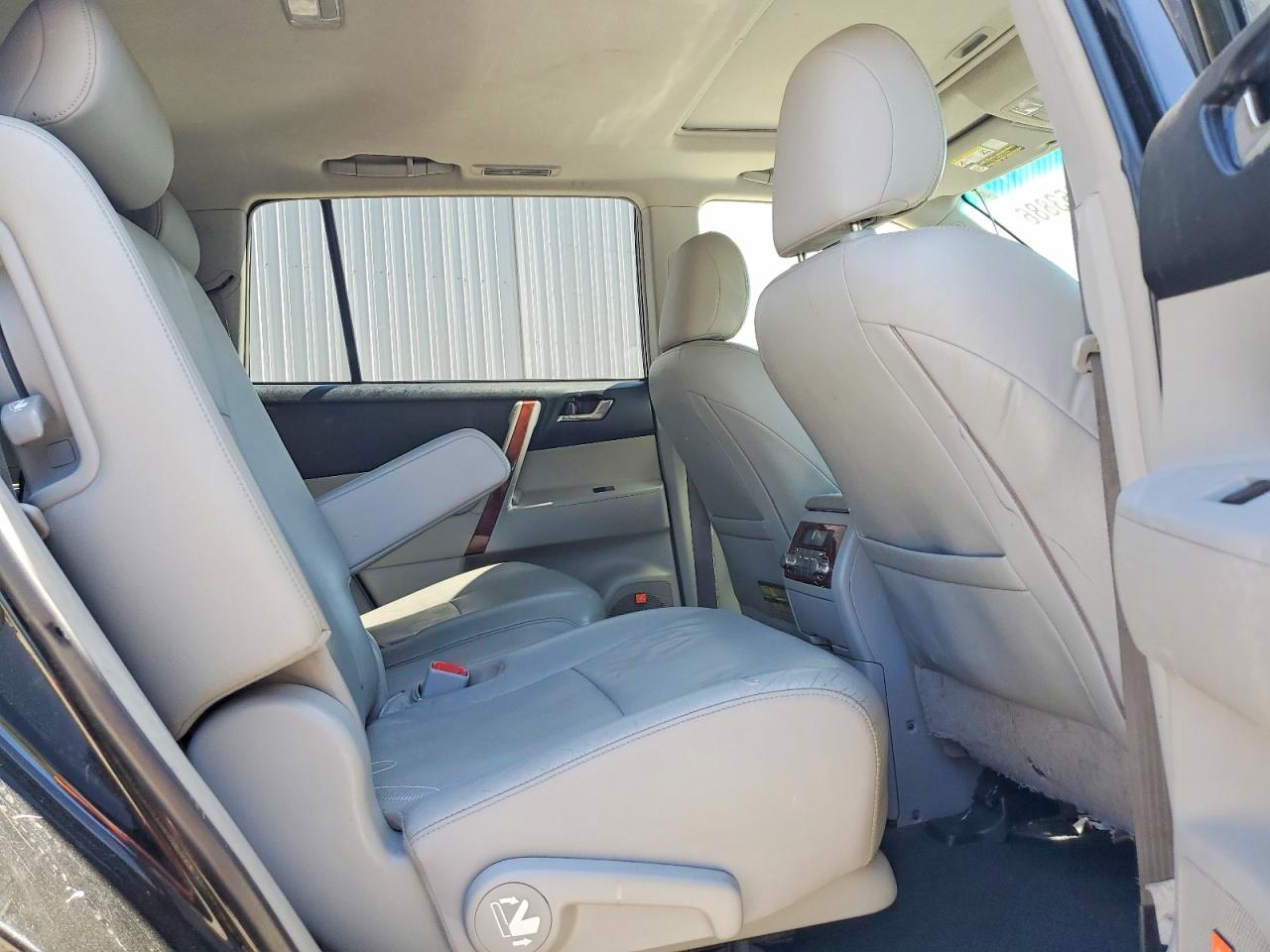 2011 TOYOTA HIGHLANDER