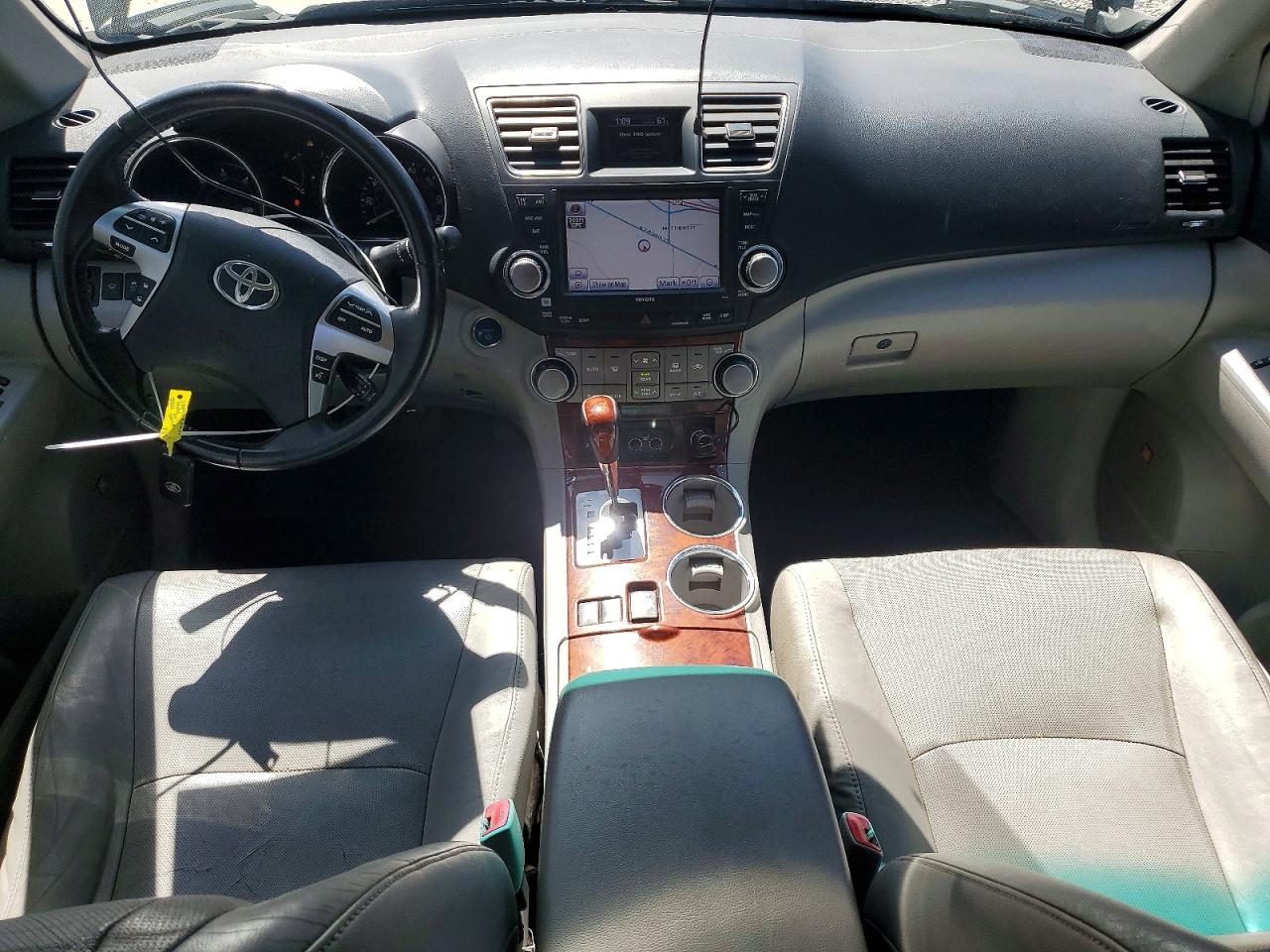 2011 TOYOTA HIGHLANDER