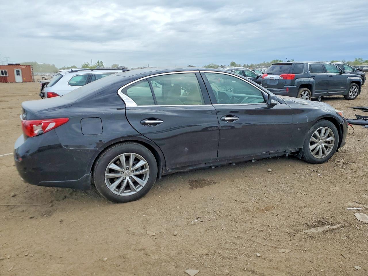 2015 INFINITI Q50