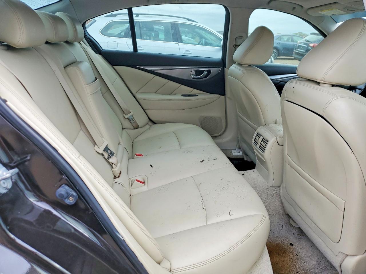 2015 INFINITI Q50