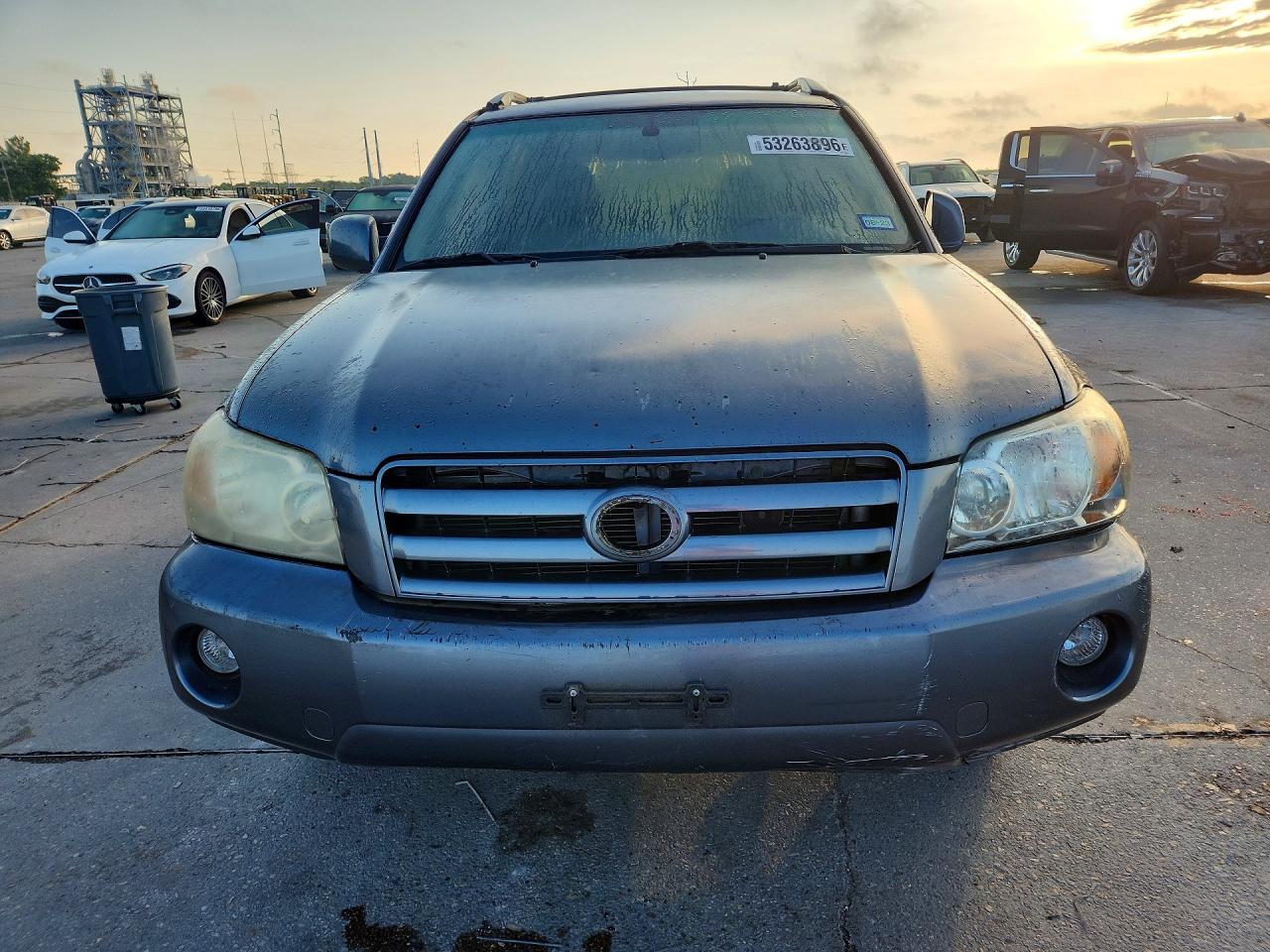 2004 TOYOTA HIGHLANDER