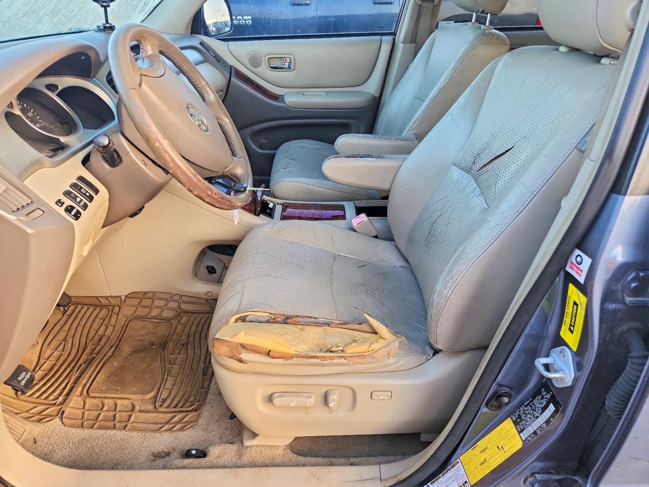 2004 TOYOTA HIGHLANDER