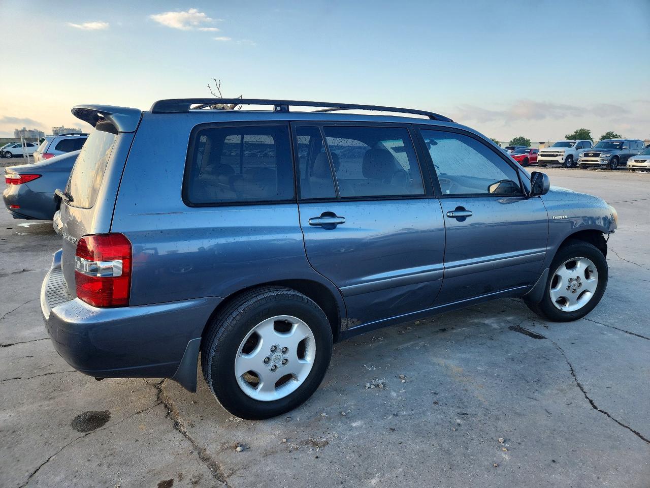 2004 TOYOTA HIGHLANDER