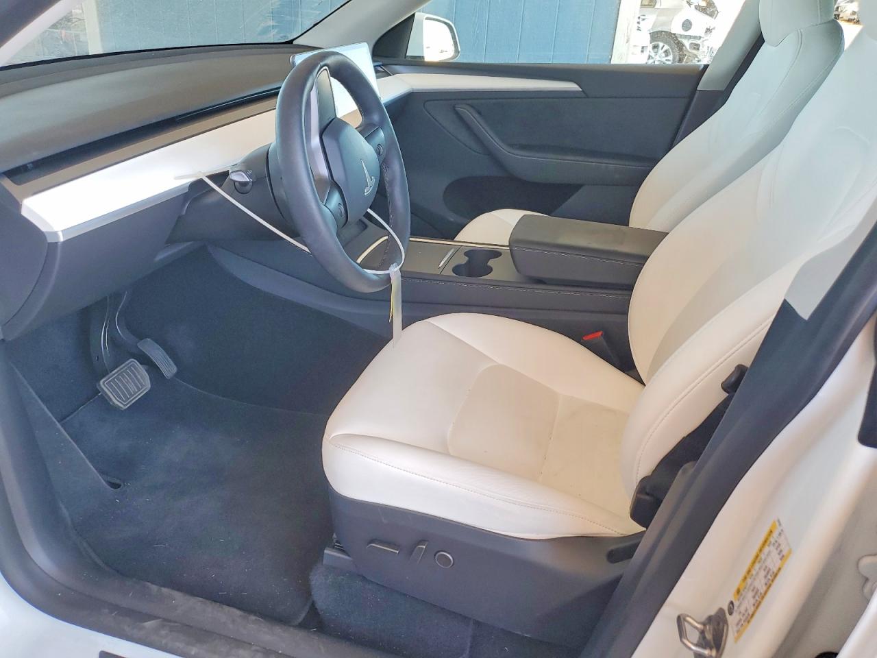 2025 TESLA MODEL Y
