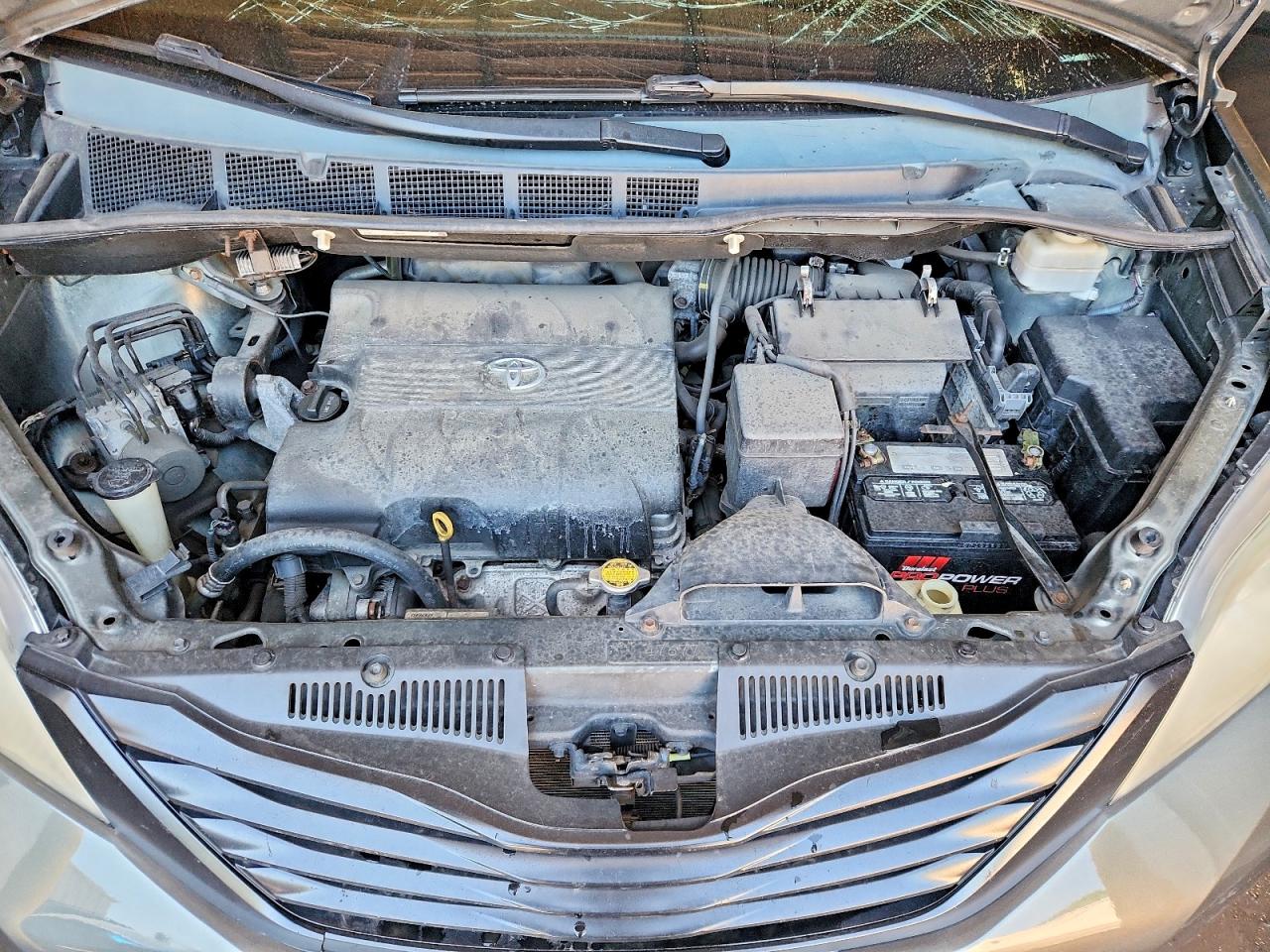 2011 TOYOTA SIENNA