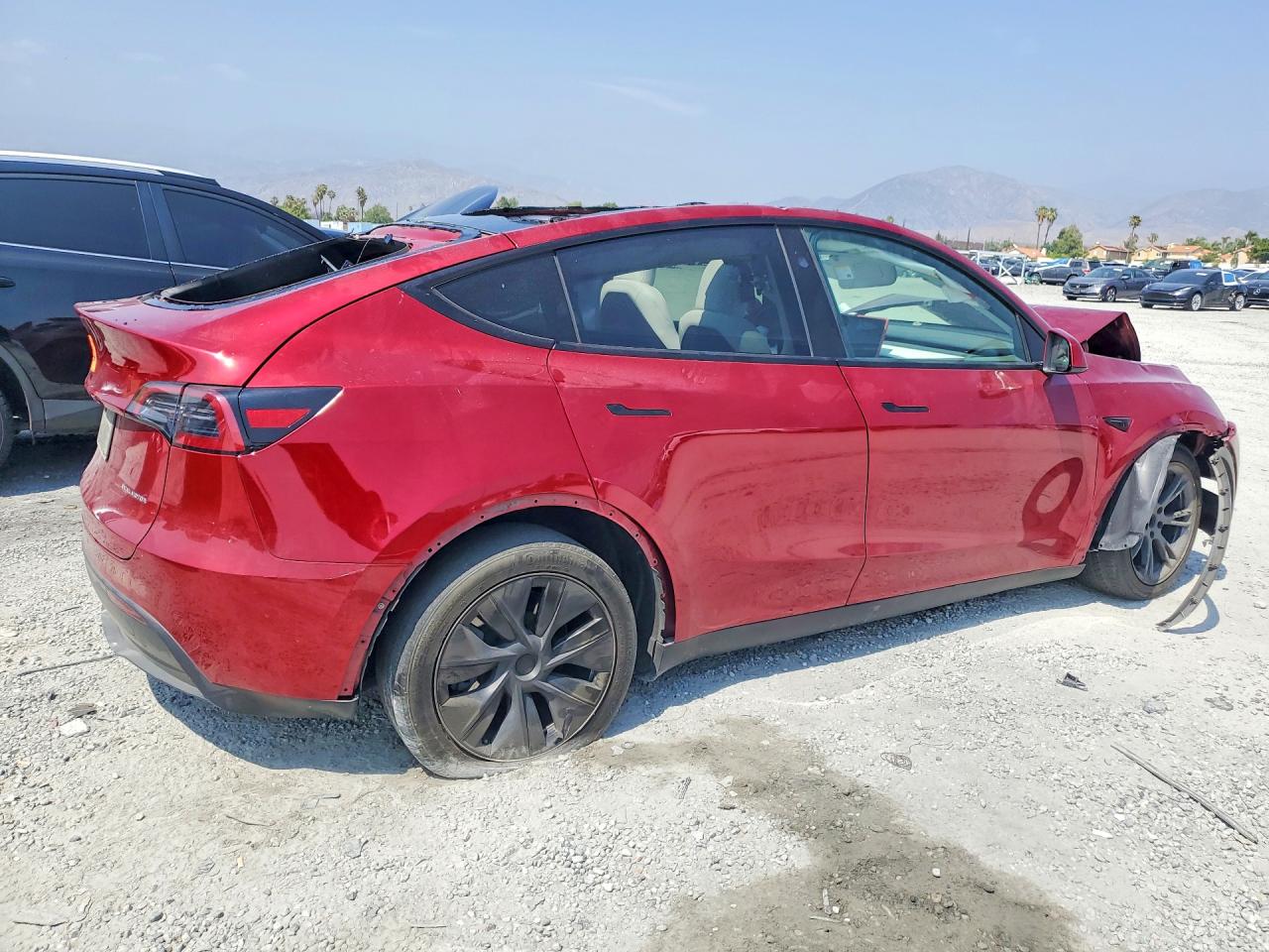 2025 TESLA MODEL Y