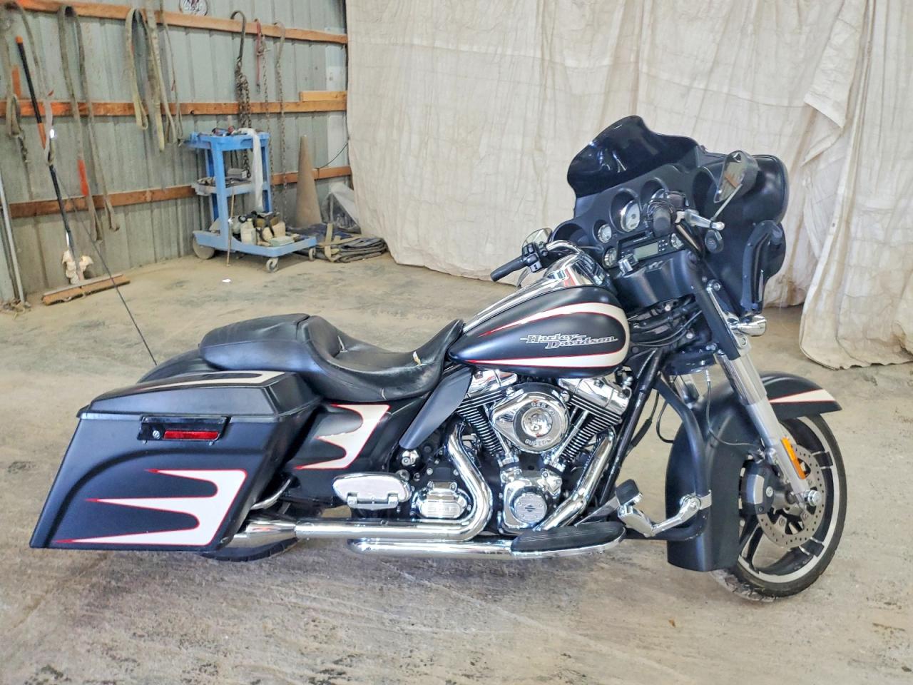 2011 HARLEY-DAVIDSON FL