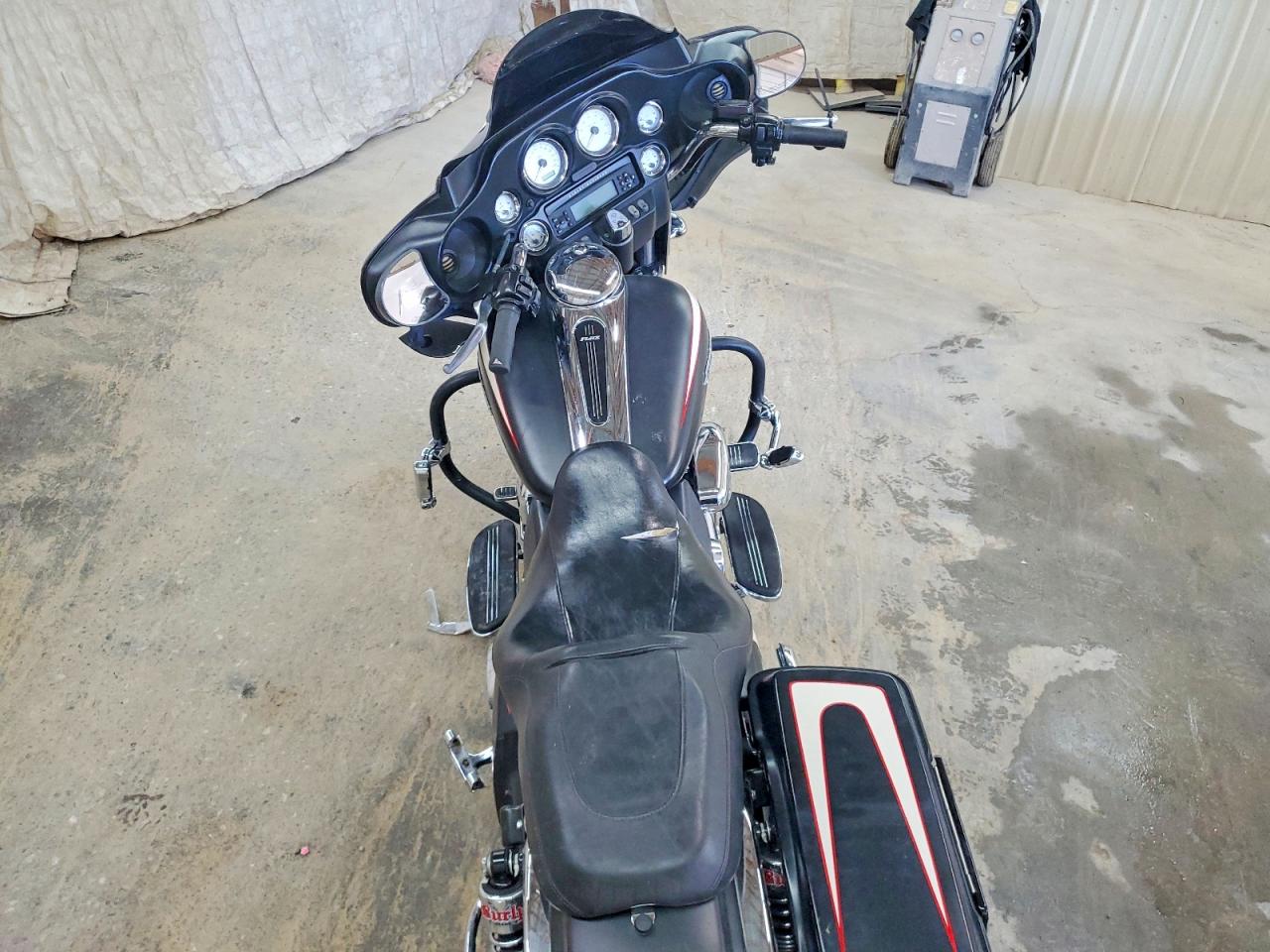 2011 HARLEY-DAVIDSON FL