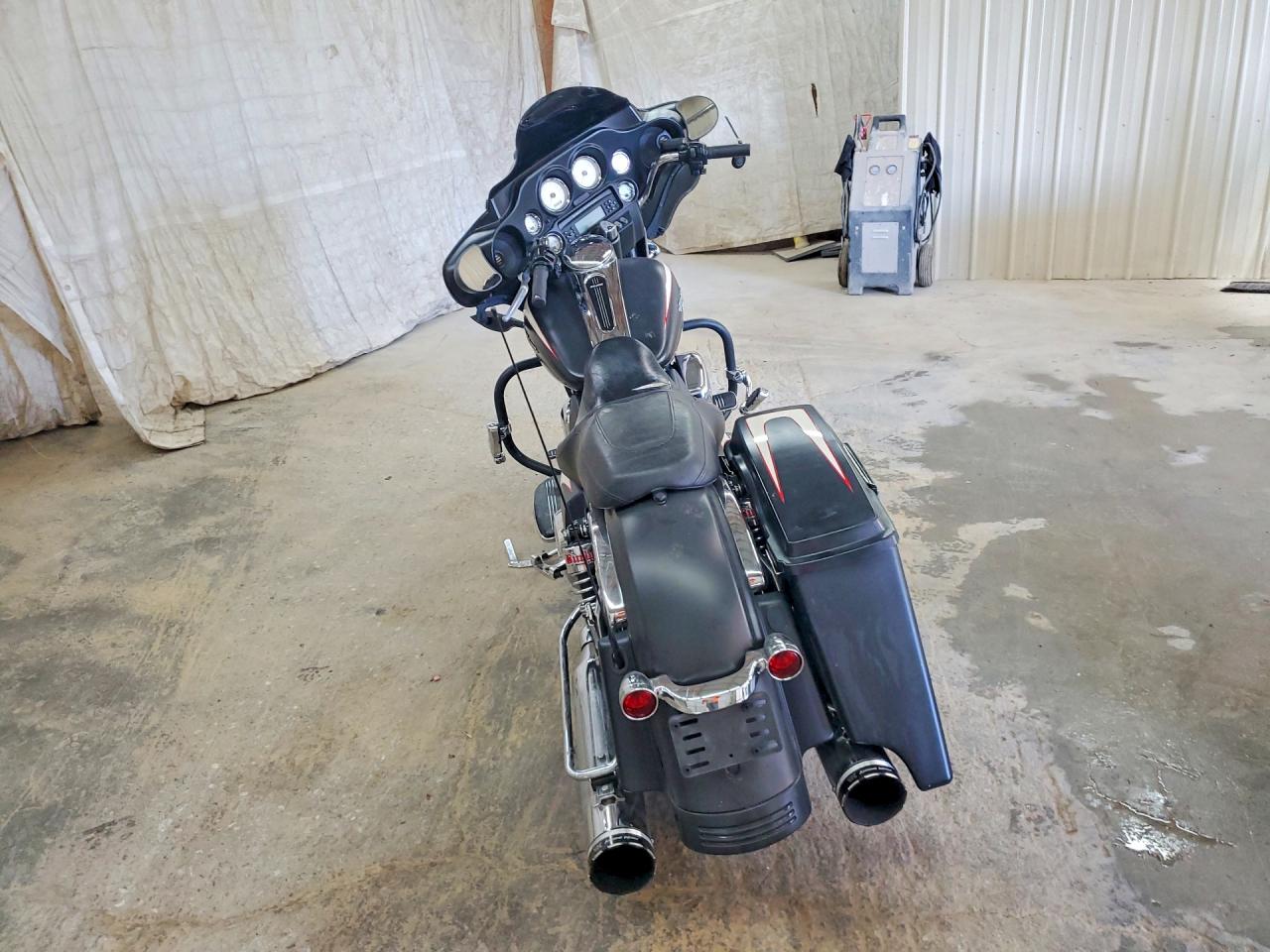 2011 HARLEY-DAVIDSON FL
