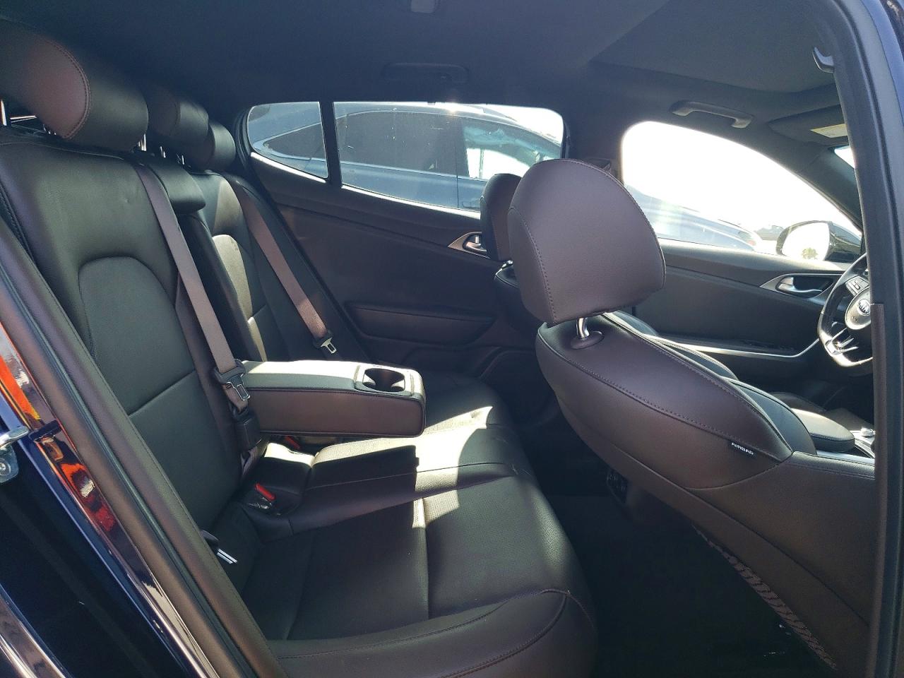 2020 KIA STINGER