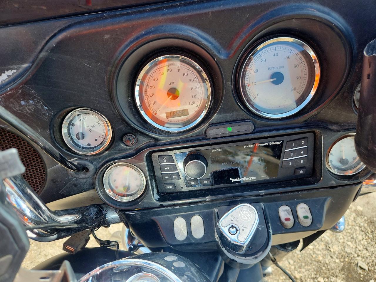 2011 HARLEY-DAVIDSON FL