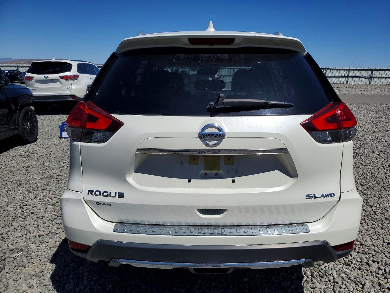 2017 NISSAN ROGUE