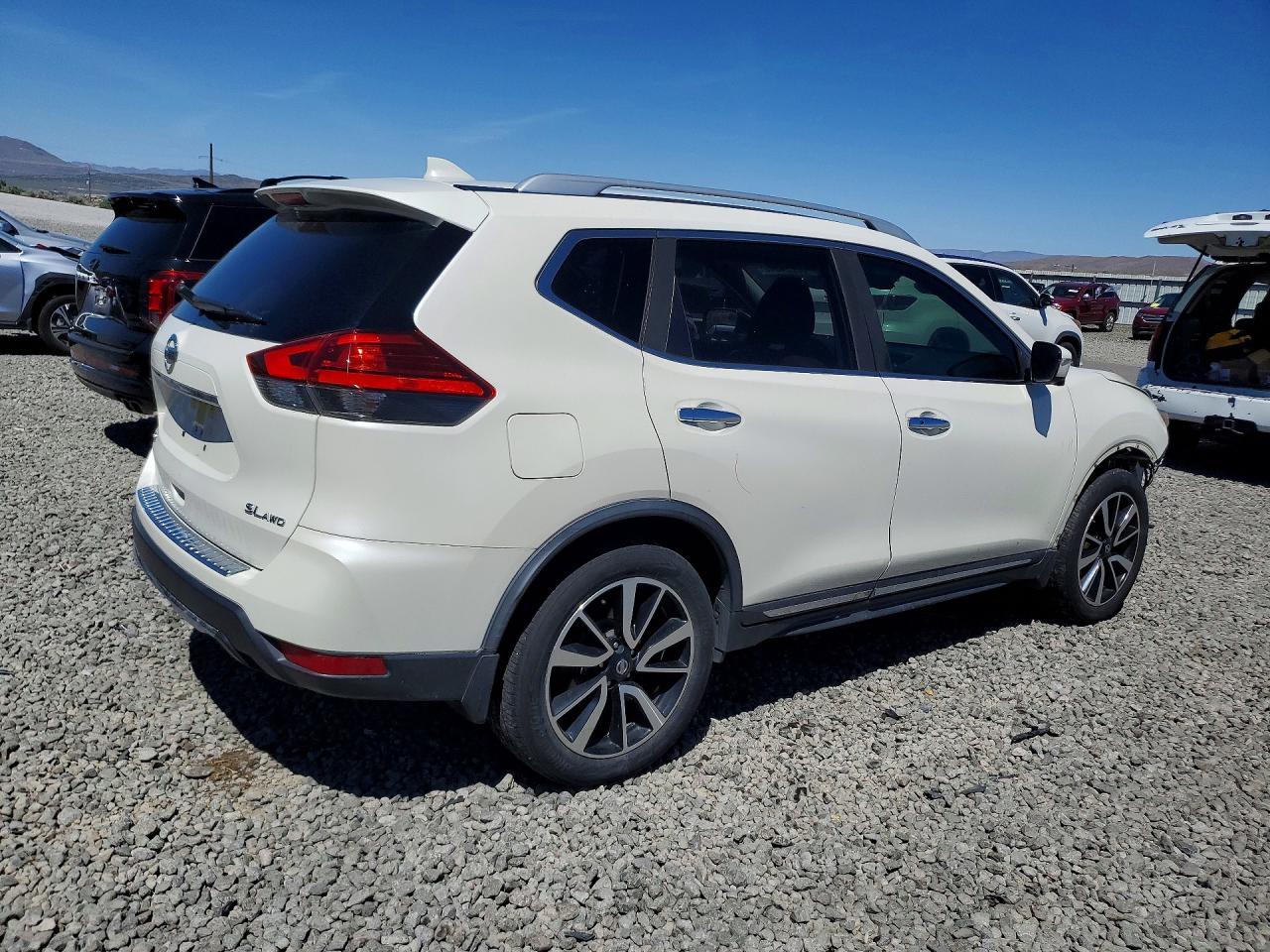 2017 NISSAN ROGUE