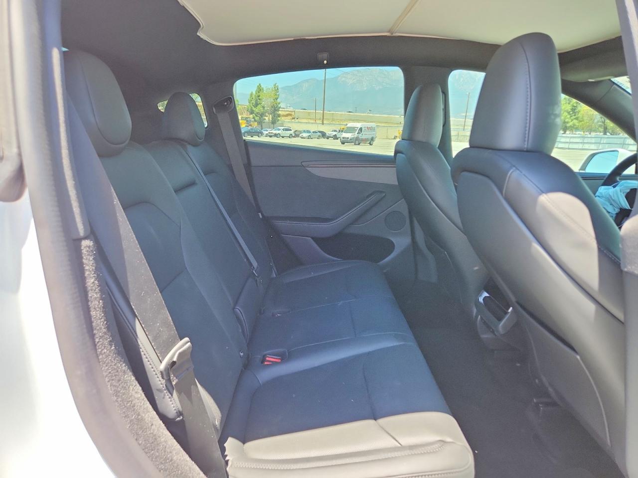 2026 TESLA MODEL Y