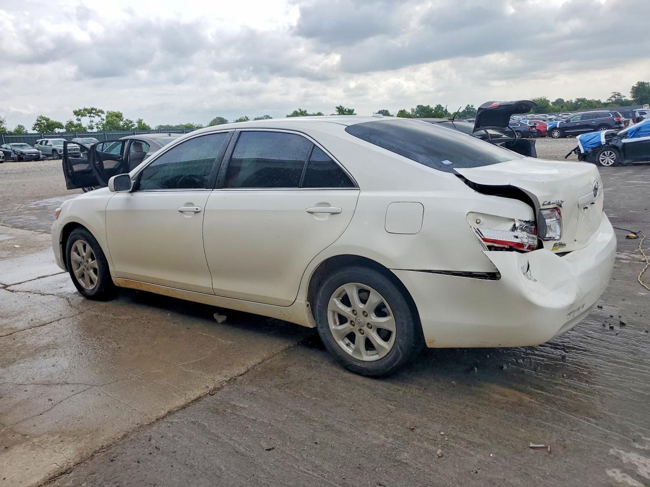 2011 TOYOTA CAMRY