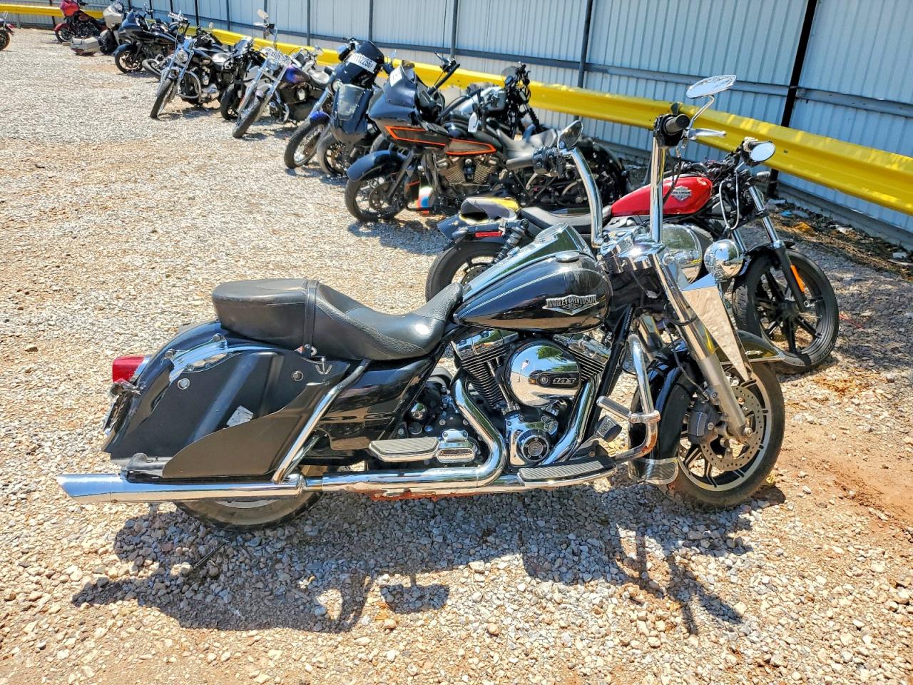 2015 HARLEY-DAVIDSON FL