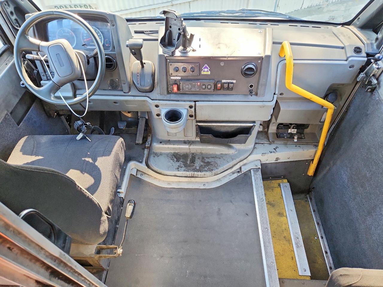 2016 ISUZU NPR